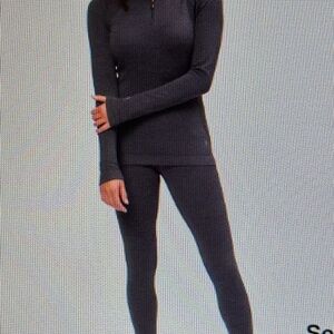 NWT women’s smartwool base layer 250 set (pants and 1/4 zip)